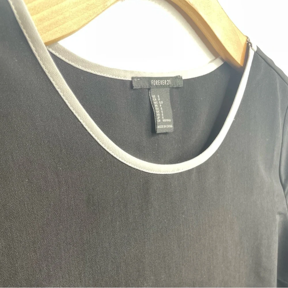 Forever 21 Women’s  Short Sleeves Top With Round neckline and Contrast Trim - Picture 2 of 5